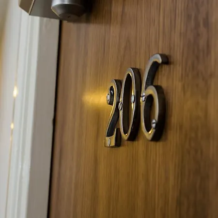 Gloucester House 2*